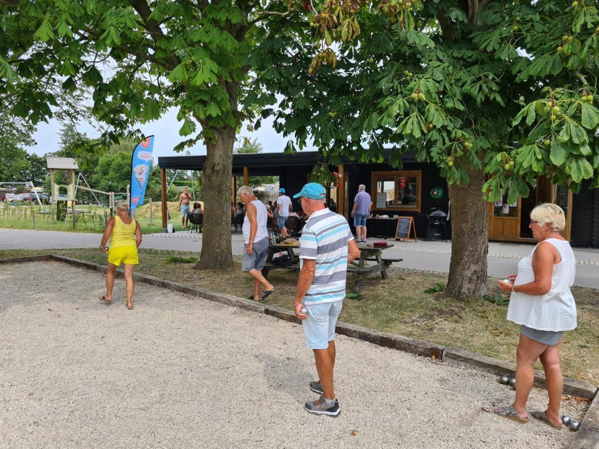 Bungalow 82 Op Recreatiepark De Wielen Sint Maarten Eksteriør billede